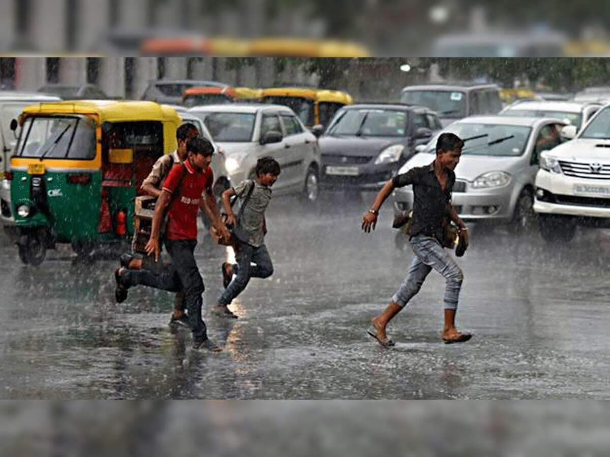 Delhi Weather: IMD का अलर्ट जारी, अगले कुछ घंटों में इन इलाकों में तेज हवाओं के साथ बरसेंगे बदरा