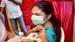 फ्री होने के बाद बढ़ी बूस्टर डोज लगवाने वालों की संख्या, लग रहीं लंबी कतारें