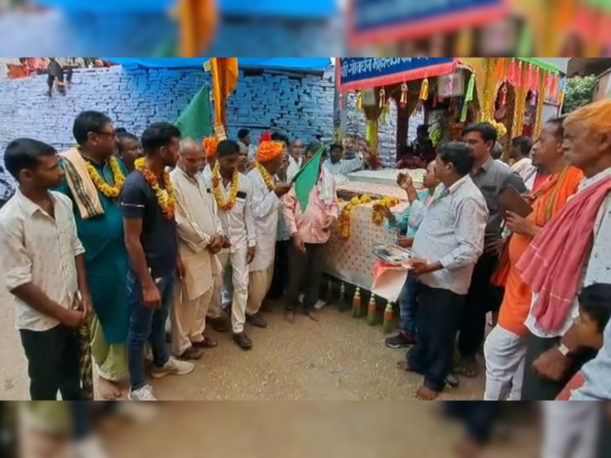 बृज के चार धाम श्री गोवर्धन पदयात्रा हुई रवाना