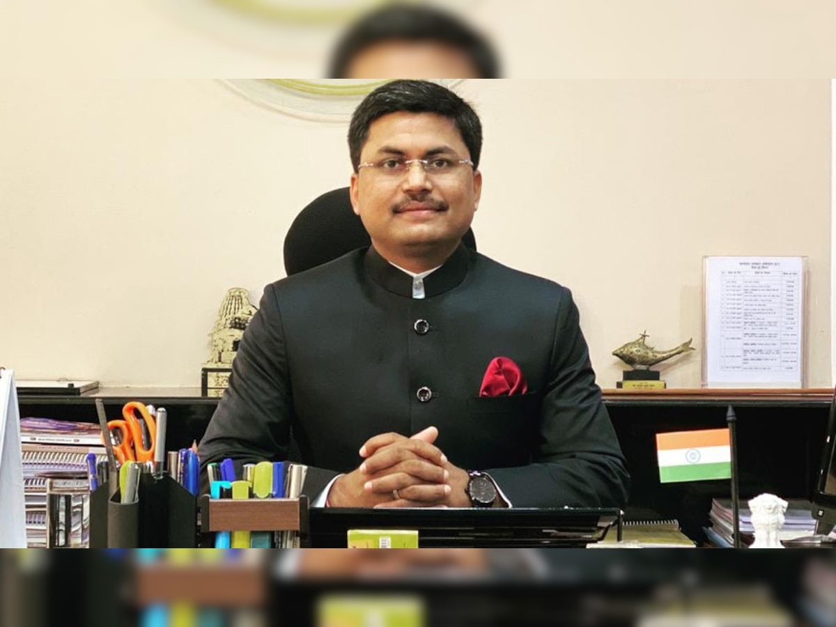 Motivational Story: 10वीं में 44 प्रतिशत नंबर, विभिन्न परीक्षाओं में 13 बार फेल; फिर भी IAS बनने में रहे कामयाब