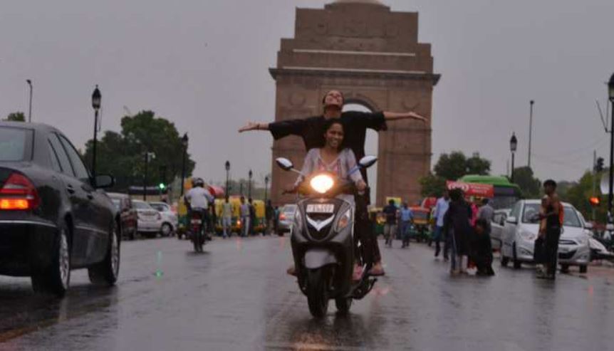 Delhi Weather: दिल्ली वालों पर मानसून लगातार मेहरबान, आज भी हो सकती है बारिश