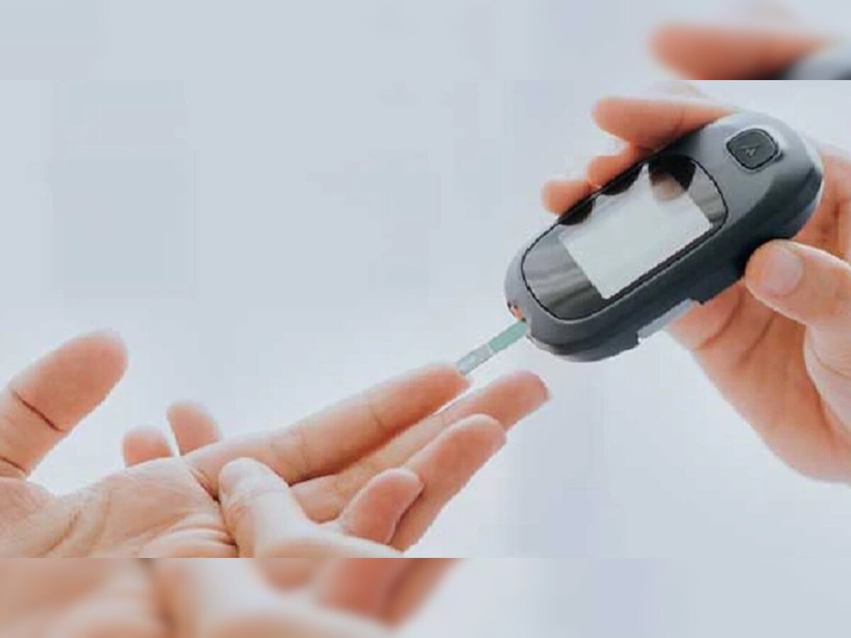 Diabetes Patients इन फलों का करें सेवन, नहीं बढ़ेगी शुगर और दिन भर रहेंगे उर्जा से भरपूर