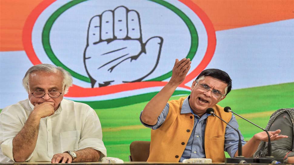 पवन खेड़ा(दाएं) पवन खेड़ा(दाएं)