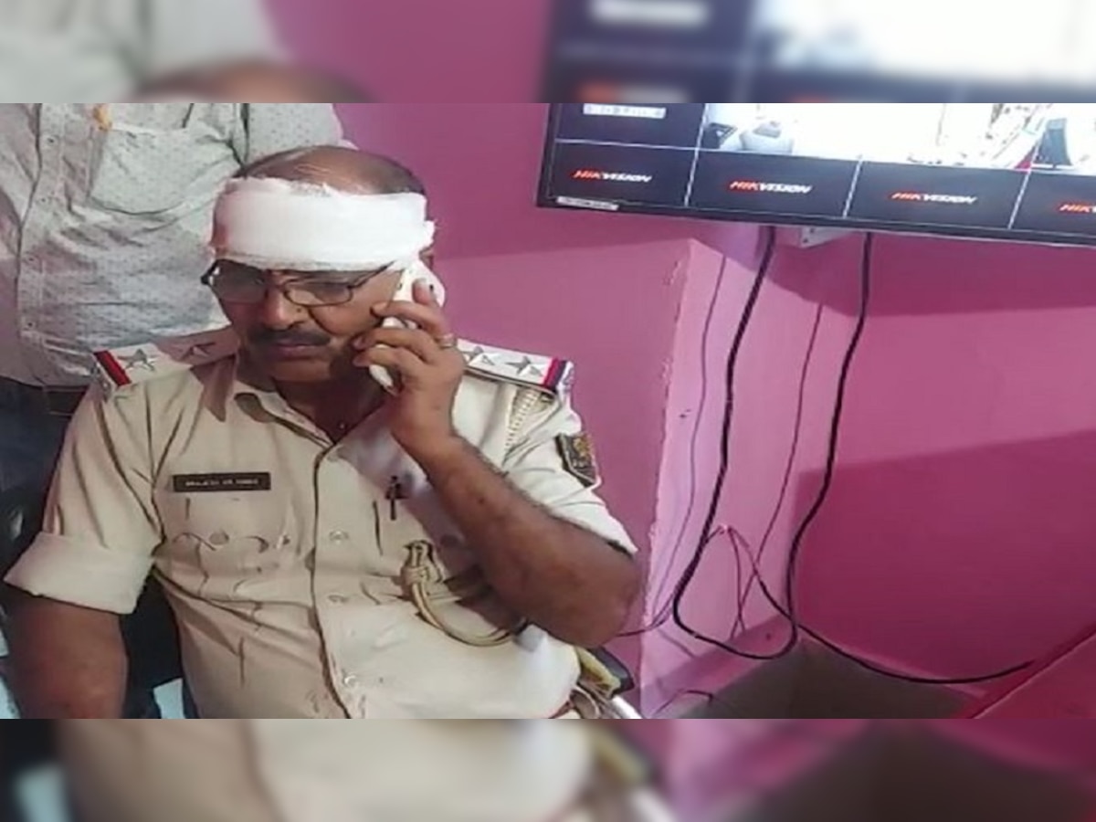 Bihar Police: ट्रैफिक नियमों का पाठ पढ़ाना दरोगा को पड़ा महंगा, युवक ने लाठी से किया हमला 