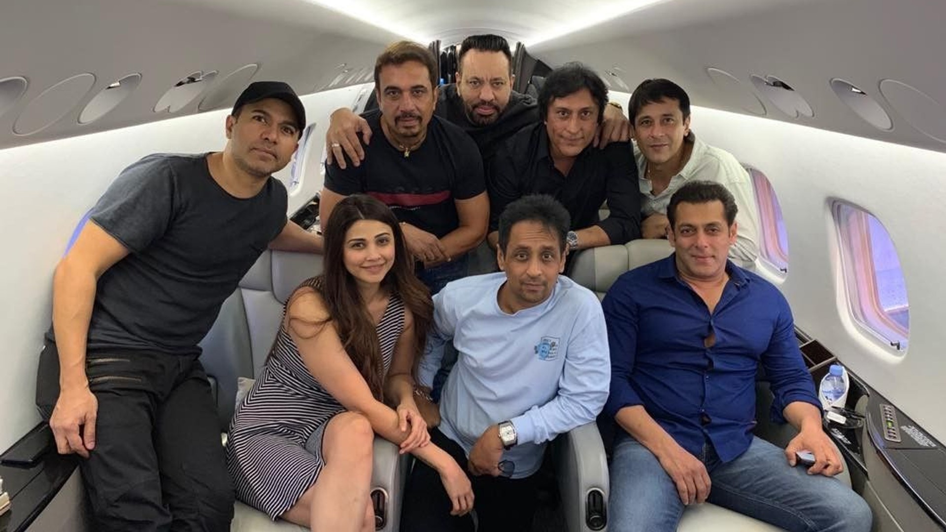 Bollywood Actors Who Own Private Jet akshay kumar salman ...