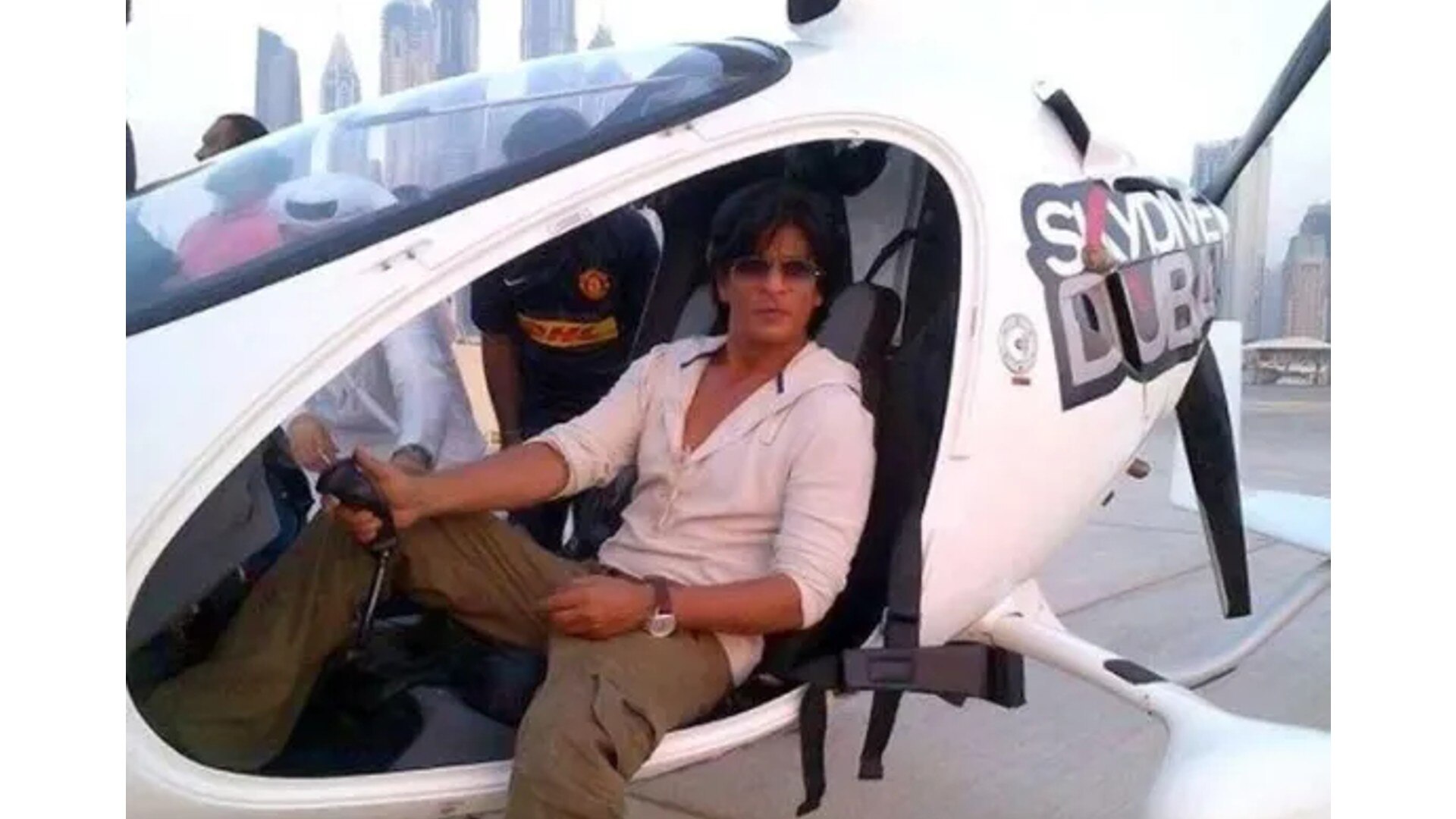 Bollywood Actors Who Own Private Jet akshay kumar salman khan private jet name apmp Bollywood