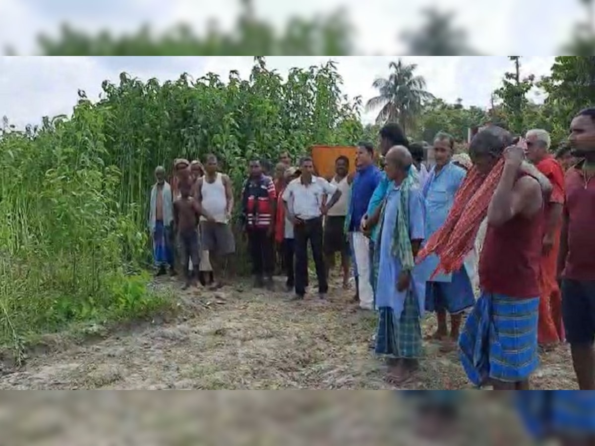 सुपौल : अंचल अधिकारी और थानाध्यक्ष की दबंगई, गरीब किसान की जमीन पर करवाई जुताई, बाद में मांगी माफी