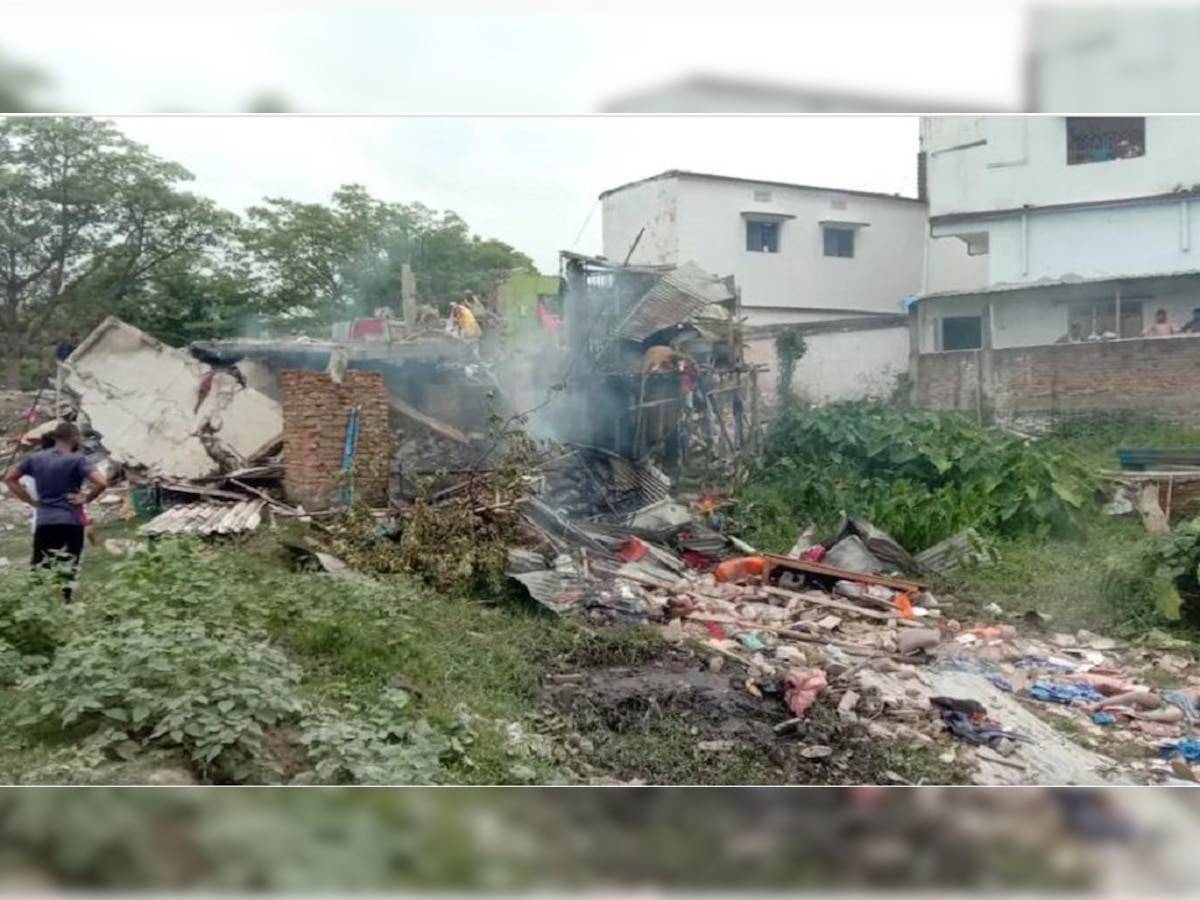 Chhapra Blast:  छपरा में अवैध पटाखा फैक्ट्री में धमाका, 6 लोगों की मौत, बचाव कार्य जारी