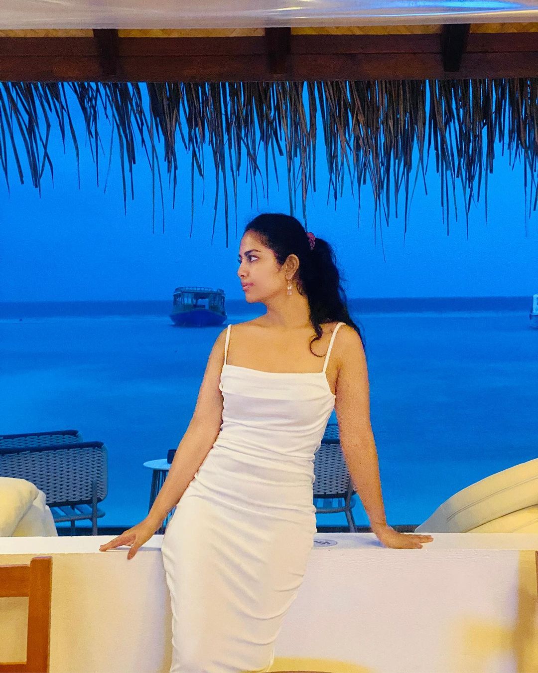 Actress Turns Bold: 'बालिका वधू' की भोली भाली आनंदी पर चढ़ा बोल्डनेस का  खुमार, मालदीव जाते ही उतार फेंके कपड़े