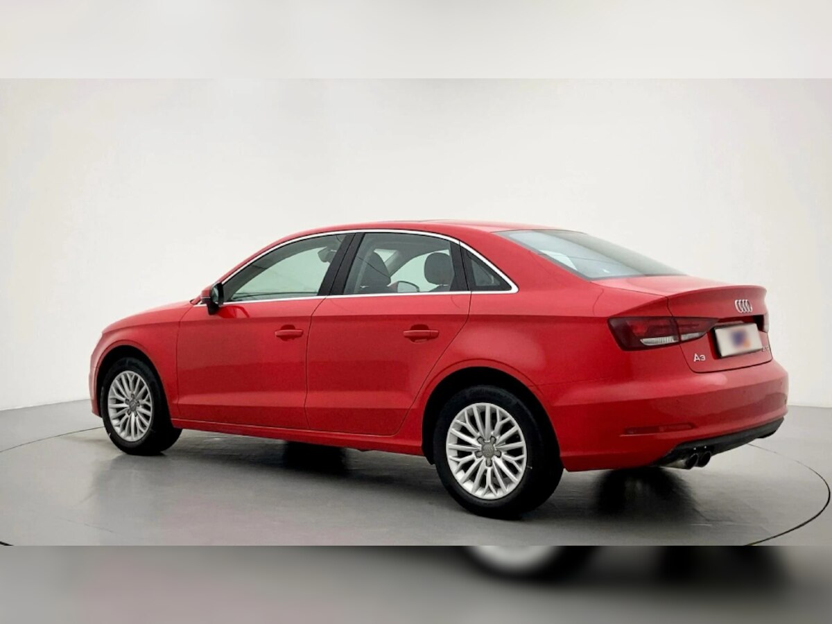 सिर्फ 13 लाख रुपये में घर ले जाएं Audi की कार; यहां मिल रहा गजब का मौका