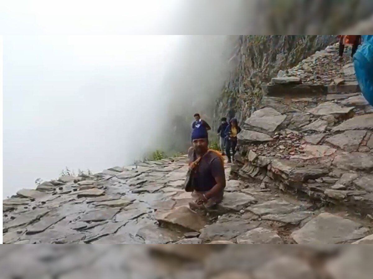 Hemkund Sahib: पैर नहीं लेकिन हौसला चट्टान से मजबूत, दिव्यांग हर भवान ने पैदल तय किया 15225 फीट पर स्थित हेमकुंड साहिब का रास्ता