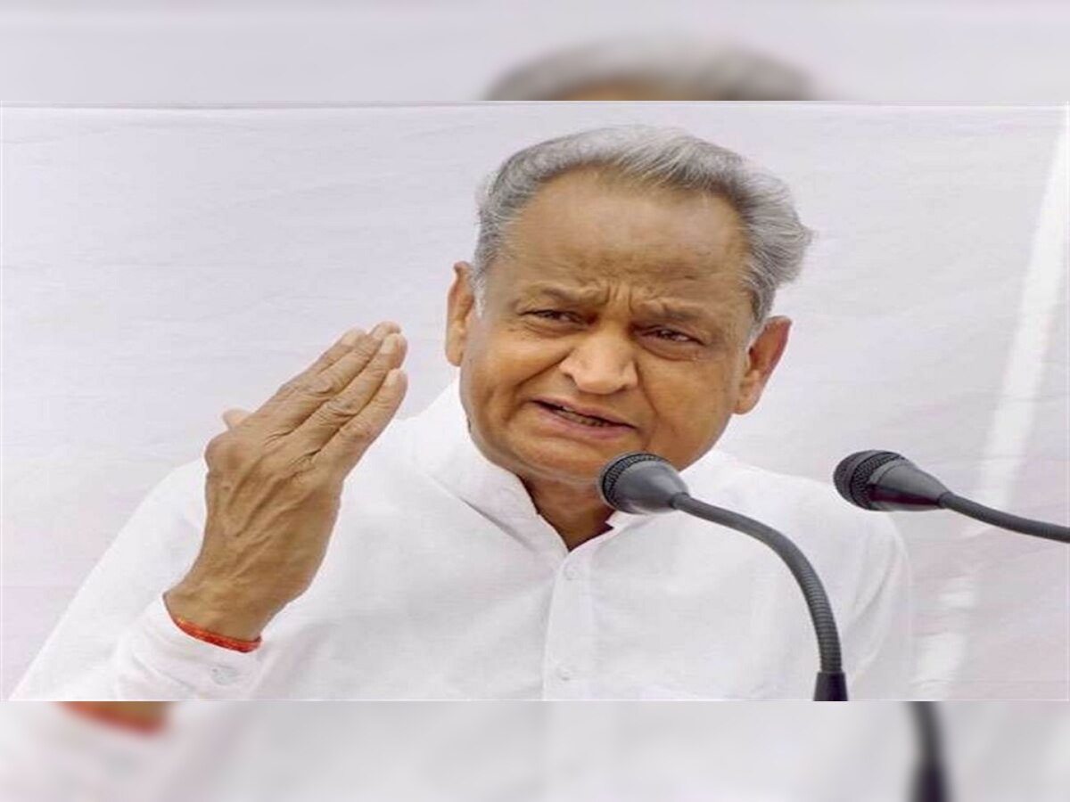 खनन माफियाओं के खिलाफ सरकार सख्त, भाजपा संत के निधन पर कर रही राजनीति- CM