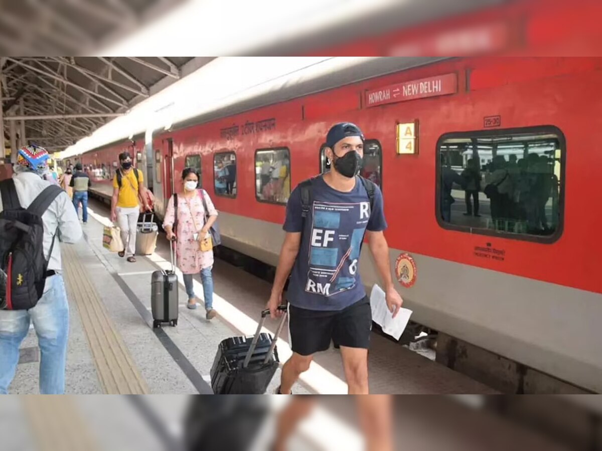 Indian Railways: रेलवे ने शुरू की यह बड़ी सुव‍िधा, नाइट में सफर करने वालों की हो गई बल्‍ले-बल्‍ले