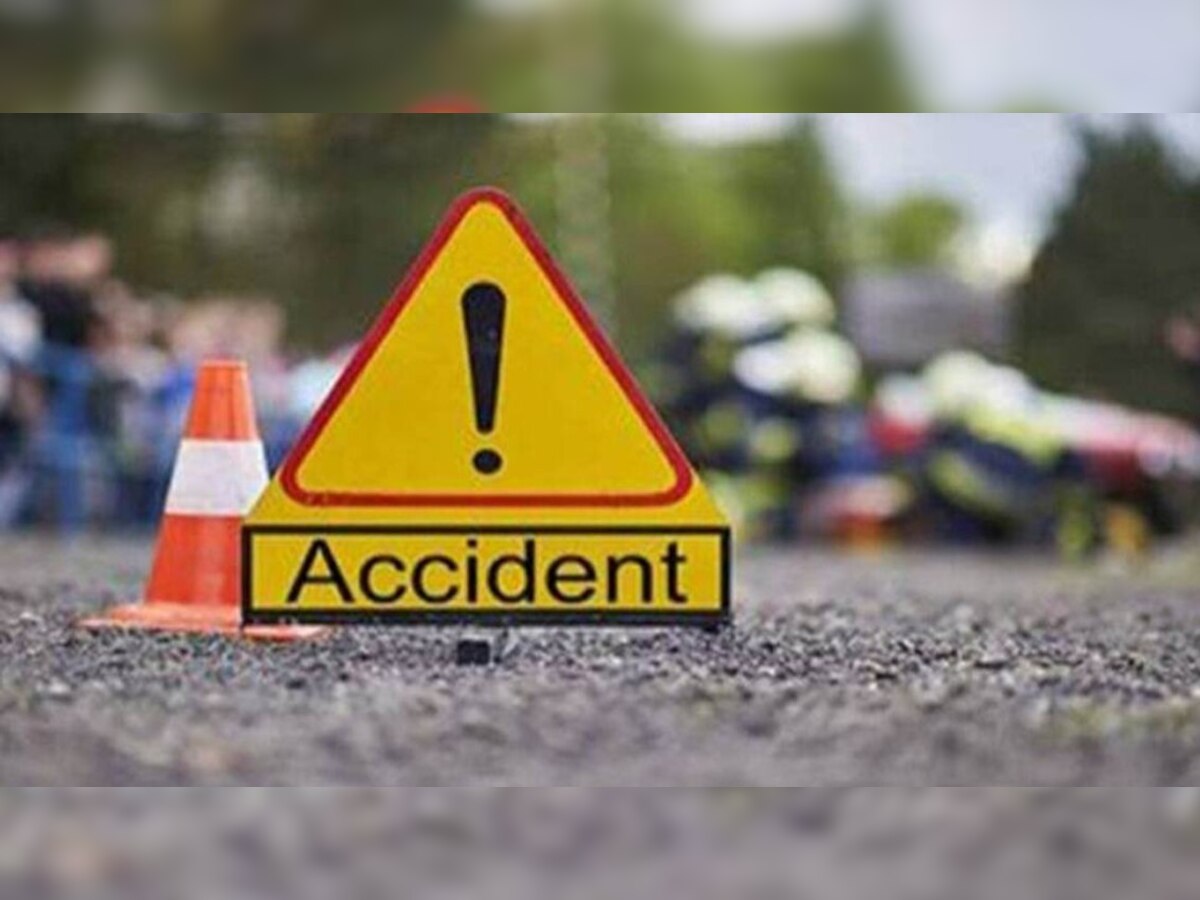 Road Accident: हाईवे पर स्टंट करते दिखा युवक, डिवाइडर तोड़ रेलिंग से टकराई कार, बाल-बाल बचे लोग
