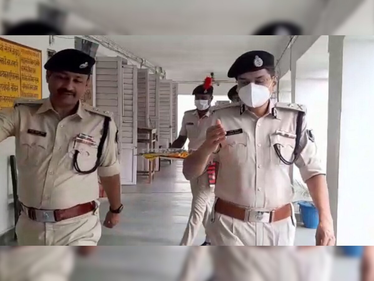 Bihar Police: आईजी मुख्यालय ने थाने का किया औचक निरीक्षण, पुलिसकर्मियों में मचा हड़कंप