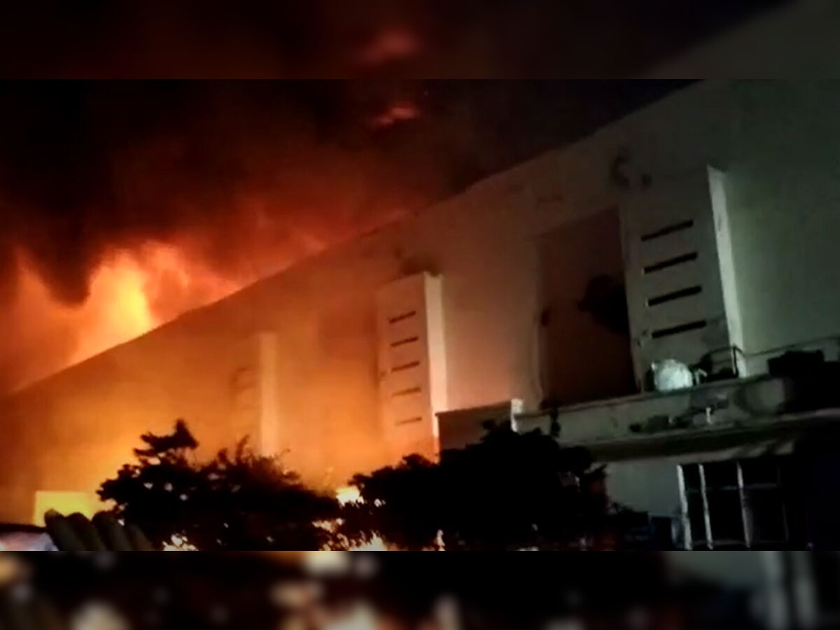 नीमराना स्थित हैवेल्स कंपनी के CFL गोदाम में लगी भीषण आग, हुआ करोड़ों का नुकसान