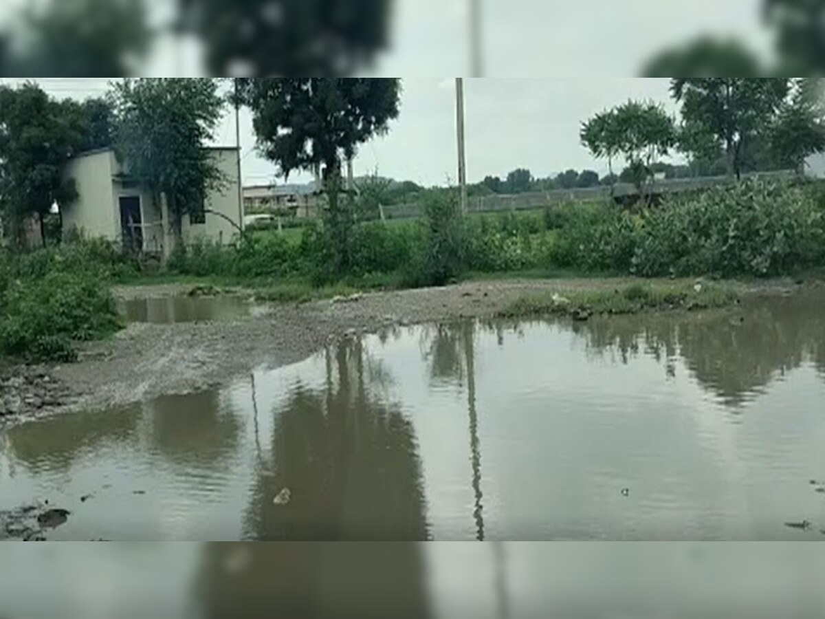  Kotputli: ग्रामीण क्षेत्र में सड़कों की हालत खराब, गंभीर मरीजों हो रही परेशानी