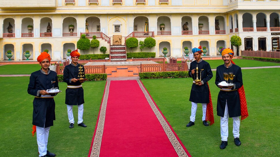 मेहमान सोने की थाली में खाते हैं खाना