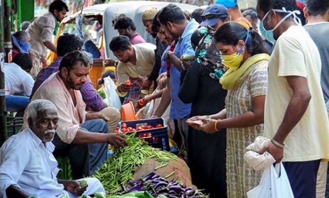 सर्वे: महंगाई से भारत में कौन सबसे ज्यादा परेशान, इस उम्र के 81% ने बयां किया दर्द