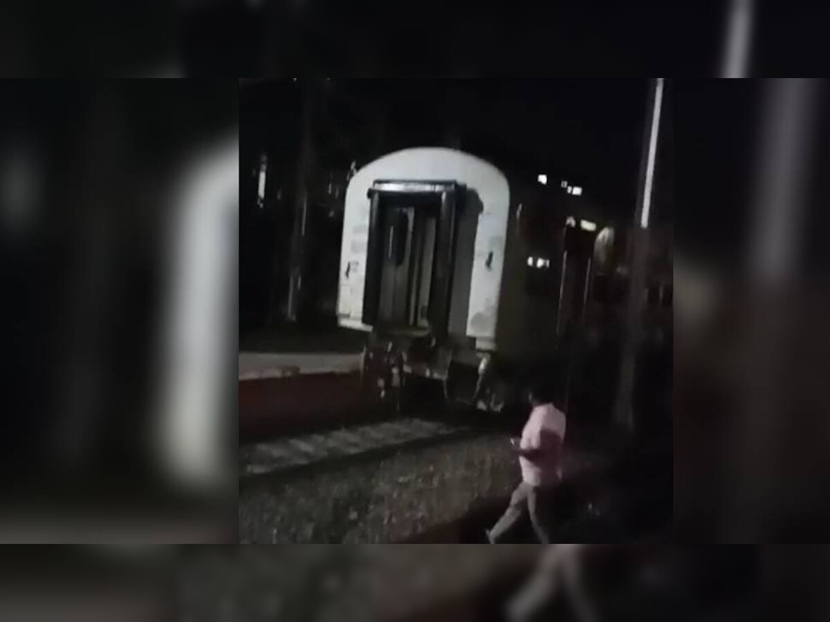 शाहजहांपुर में सुपरफास्ट ट्रेन का इंजन डिब्बों से अलग हुआ, टल गया बड़ा हादसा
