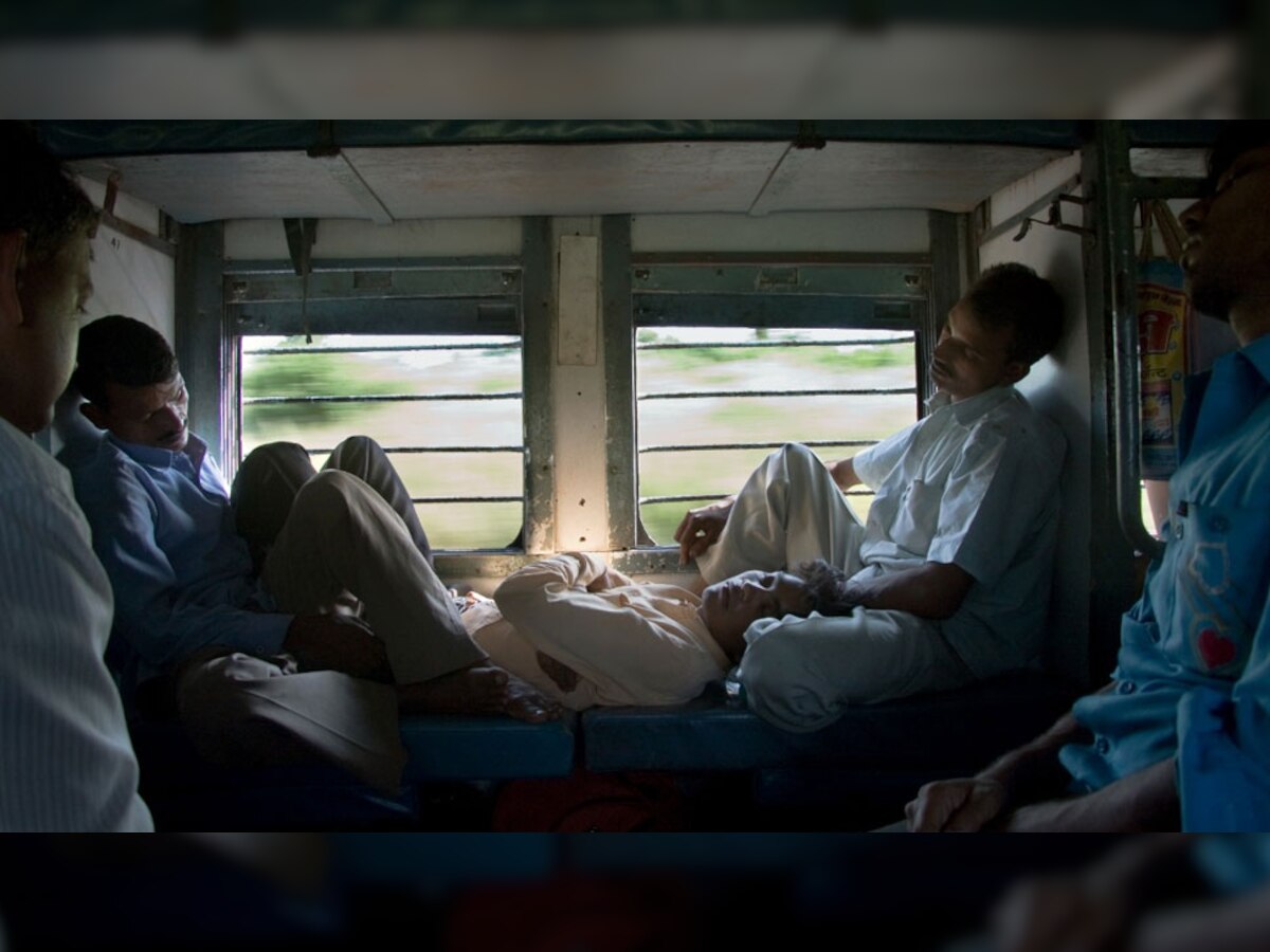Indian Railways: क‍िसके पास होता है ट्रेन की व‍िंडो सीट पर बैठने का हक? बड़े काम की है यह जानकारी