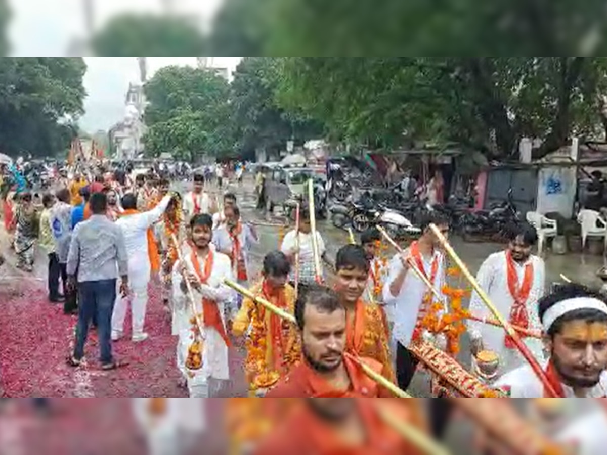 झरनेश्वर महादेव मंदिर की ओर से निकाली कावड़ यात्रा