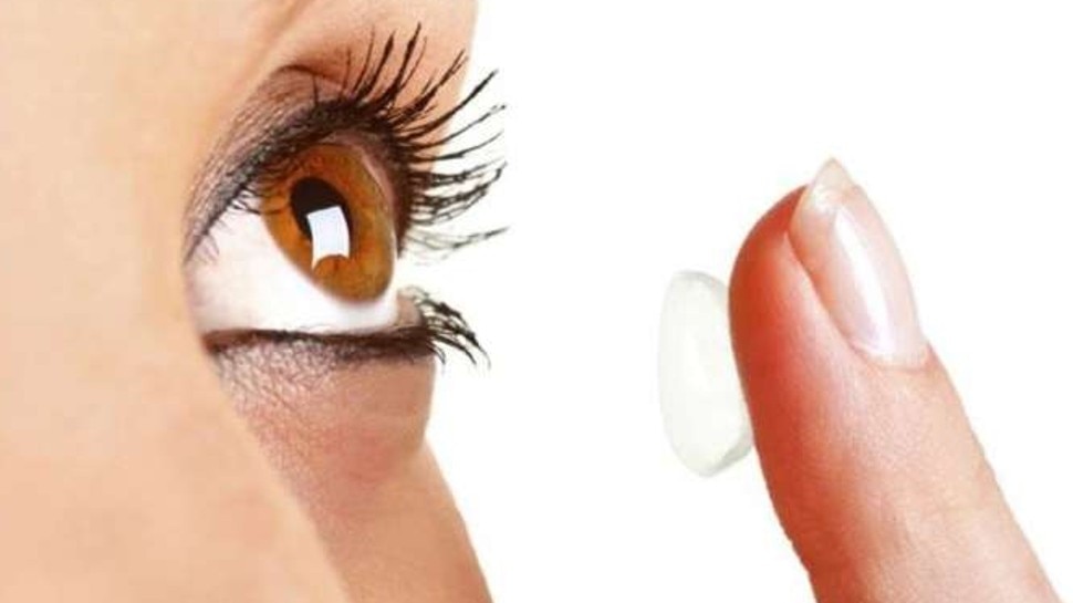 Side Effects Of Contact Lens कॉन्टैक्ट लेंस लगाने वाले हो जाए सावधान