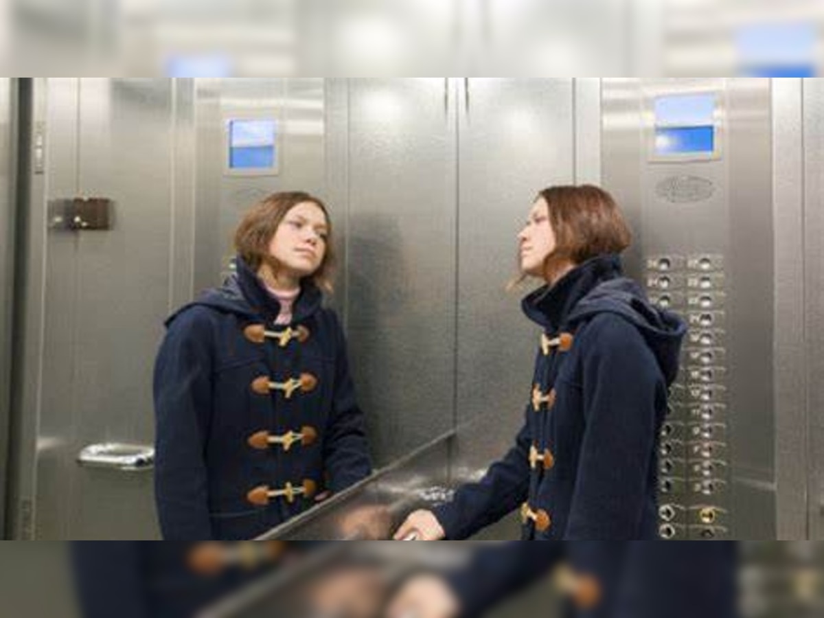Knowledge Section: क्या आप जानते हैं कि आखिर क्यों लगे होते हैं लिफ्ट में शीशे? जानें वजह