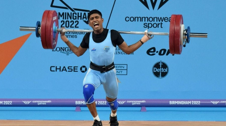 CWG 2022: संकेत सरगर को केंद्र सरकार से मिली बड़ी राहत, ब्रिटेन में ही करा सकते हैं इलाज