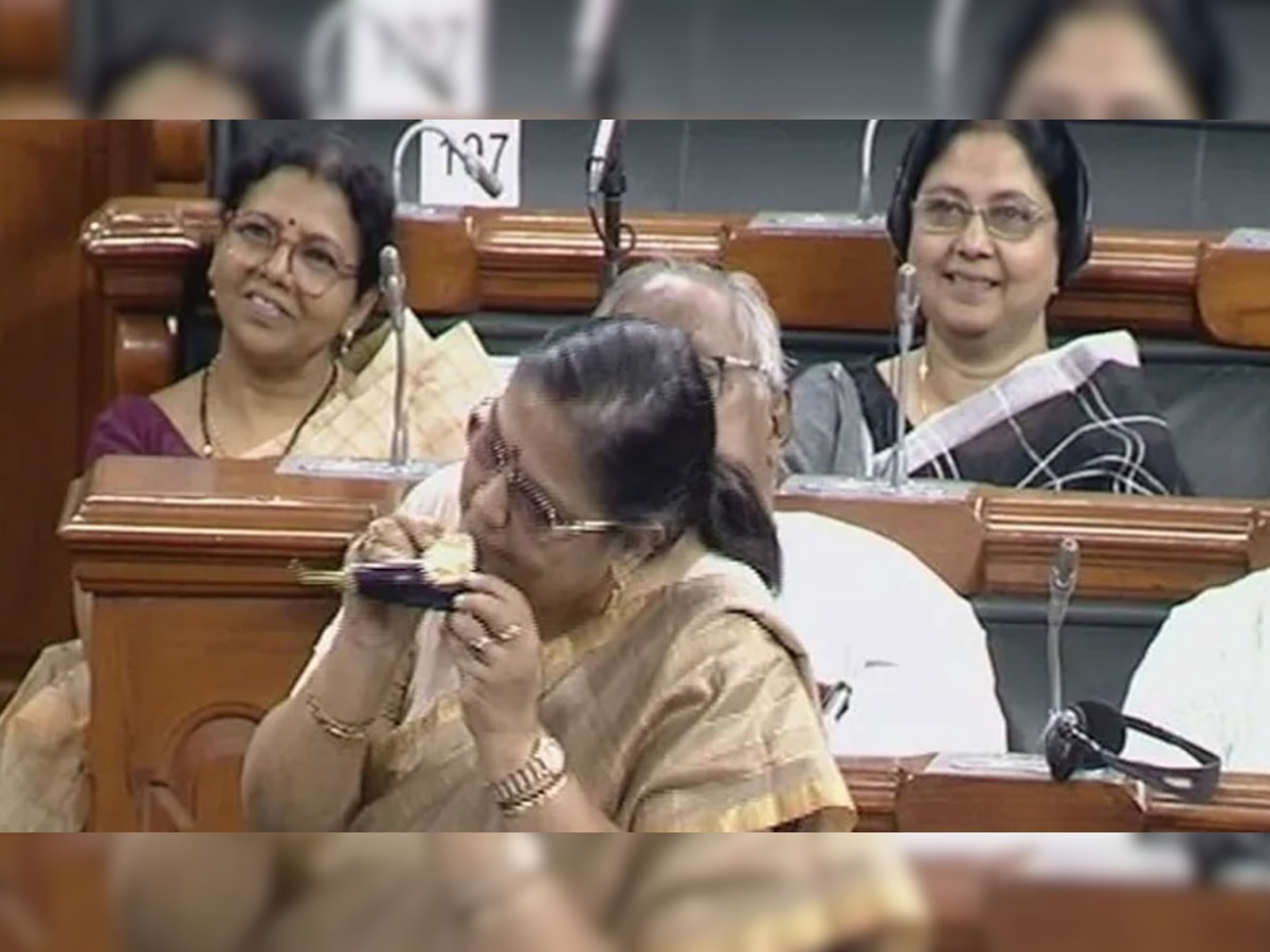 Monsoon Session: संसद में महंगाई पर हो रही थी तीखी बहस, तभी MP ने खाया कच्चा बैंगन; ऐसे जताया विरोध