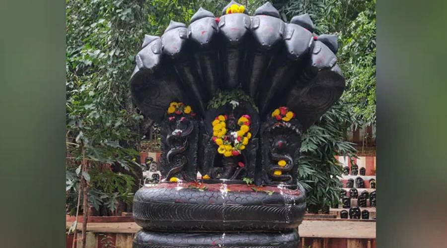 Nag Panchami 2022: नाग पंचमी पर ऐसे करें अष्टनागों की पूजा, घर में होगी धन की वर्षा, जानें शुभ मुहूर्त और विधि