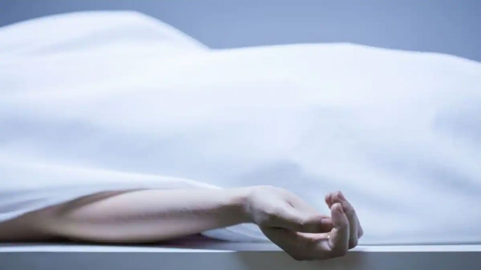 किसी की मौत के बाद शव को क्यों नहीं छोड़ते अकेला? जान लीजिए सबसे बड़ी वजह