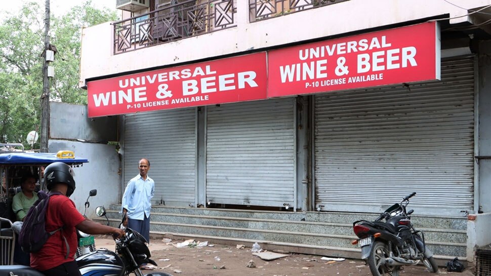 Liquor Policy: दिल्ली में शराब की दुकानों का लाइसेंस एक महीने बढ़ा, सरकार के प्रस्ताव को LG की मंजूरी