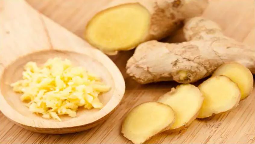 Ginger Benefits: खाली पेट अदरक के पानी के सेवन से दूर होती हैं ब्लड शुगर सहित ये गंभीर बीमारियां