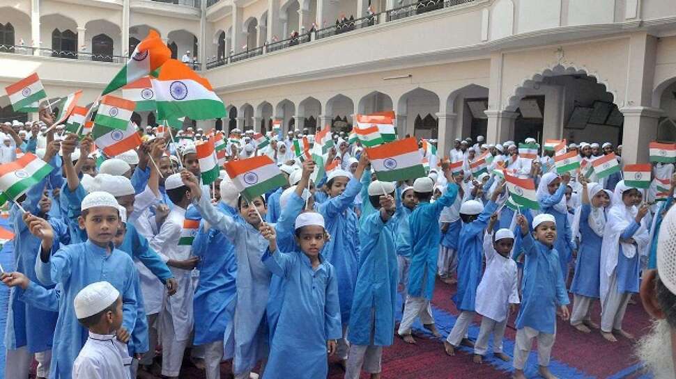 UP Madarsa: यूपी के मदरसे रचने जा रहे इतिहास,15 अगस्त को नज़र आएगी ऐसी तस्वीर UP Madarsa: यूपी के मदरसे रचने जा रहे इतिहास,15 अगस्त को नज़र आएगी ऐसी तस्वीर