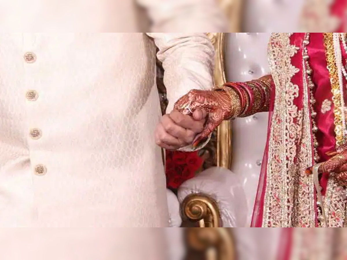 Best Couple Dance: शादी में दूल्हा-दुल्हन ने डांस फ्लोर पर लगा डाली 'आग', देखें धमाकेदार वीडियो