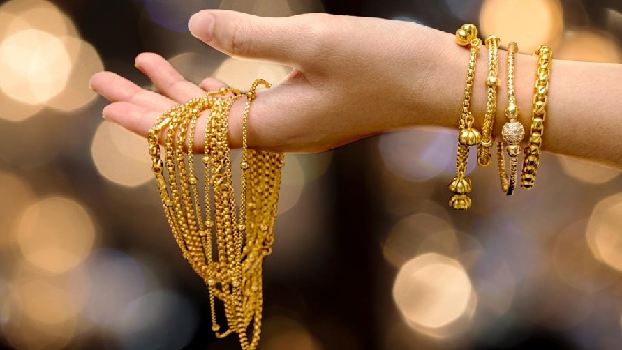 Gold Price 3 August: सर्राफा बाजार में धड़ाम हुआ सोना, 8250 रुपये सस्ता बिक रहा गोल्ड