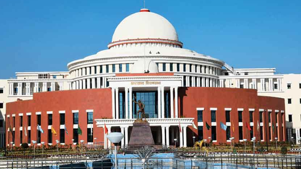 शिक्षा के इस्लामीकरण का आरोप लगाते हुए भाजपा विधायकों ने लगाए बोल-बम के नारे शिक्षा के इस्लामीकरण का आरोप लगाते हुए भाजपा विधायकों ने लगाए बोल-बम के नारे