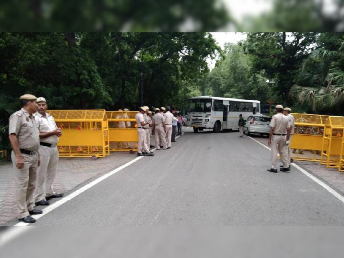 National Herald Case : यंग इंडिया का दफ्तर सील, अब कांग्रेस मुख्यालय के बाहर पुलिस तैनात 