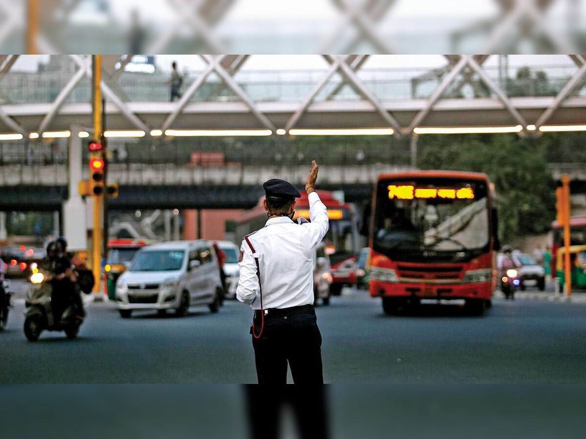 Delhi Traffic Alert: दिल्ली के इन रास्तों में आज भारी जाम की आशंका, ट्रैफिक पुलिस ने एडवाइजरी जारी कर किया अलर्ट