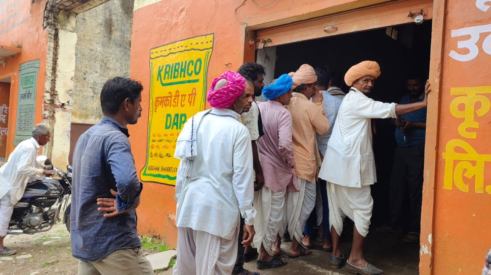 Sahada: Farmers are circling Gangapur Cooperative Society for 3 days, not available urea