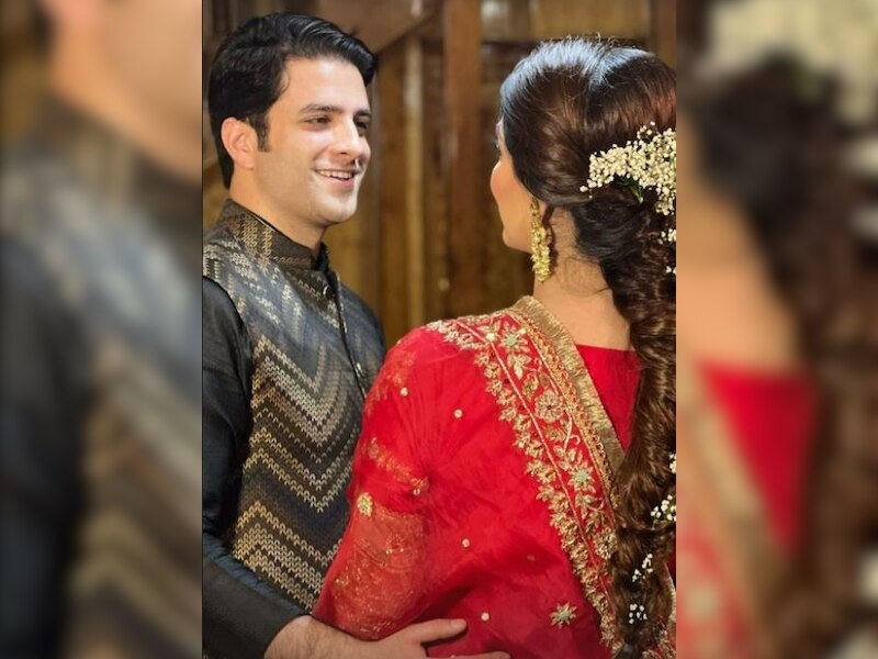 ब्लैक कुर्ते में नज़र आए अतहर