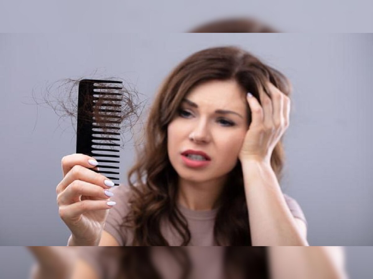 Hair Fall Remedies: कच्चे आंवले से दूर करें बालों के झड़ने और डैंड्रफ की परेशानी, ऐसे करें उपयोग
