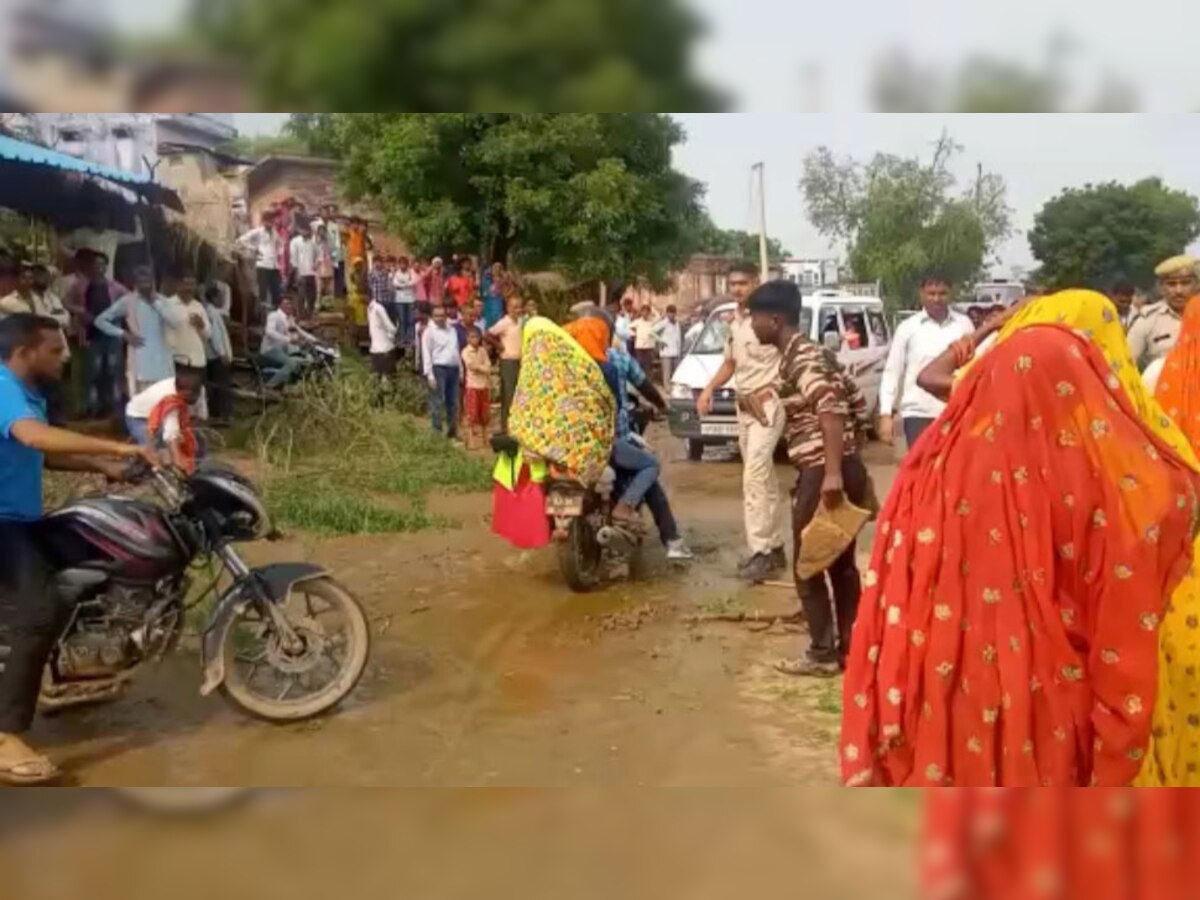  Karauli: कैला देवी मार्ग पर रास्ते के विवाद को लेकर एक पक्ष ने लगाया जाम 