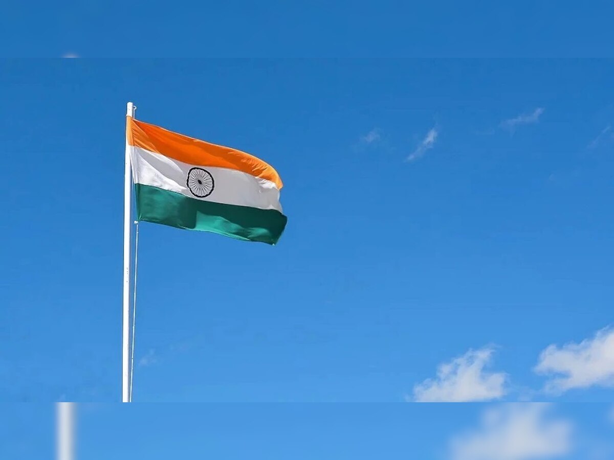 Azadi Ka Amrit Mahotsav: जानें आजादी के बाद कितनी बार बदला तिरंगा, कुछ ऐसी रही है देश के राष्ट्रीय ध्वज की यात्रा