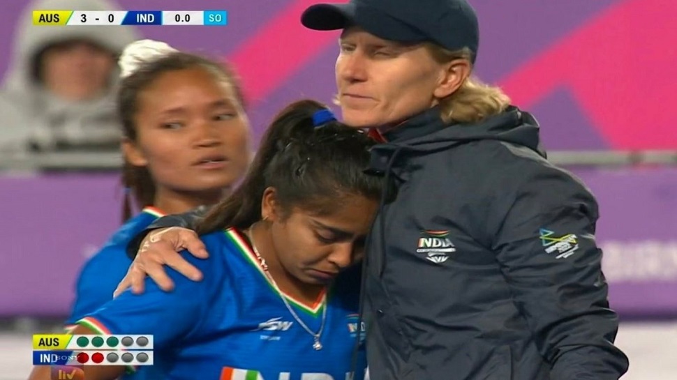 CWG 2022: ସେମିଫାଇନାଲରେ ହୋଇଛି ଭାରତୀୟ ମହିଳା ହକି ଟିମ୍ ସହିତ ଚିଟିଙ୍ଗ୍! CWG 2022: ସେମିଫାଇନାଲରେ ହୋଇଛି ଭାରତୀୟ ମହିଳା ହକି ଟିମ୍ ସହିତ ଚିଟିଙ୍ଗ୍!
