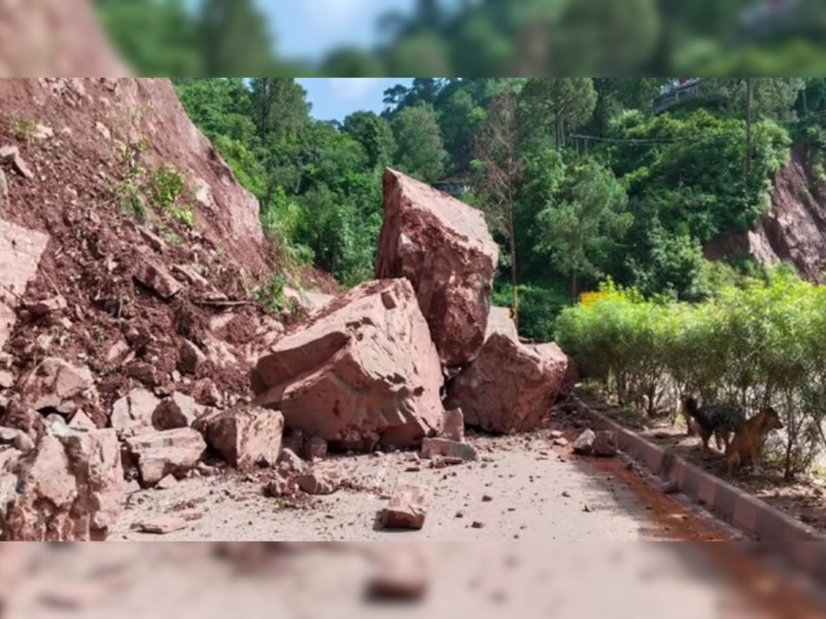 Landslide in Kullu: कुल्लू की सैंज घाटी में लैंडस्लाइड, गिरे पत्थर, कालका-शिमला हाईवे हुआ ठप