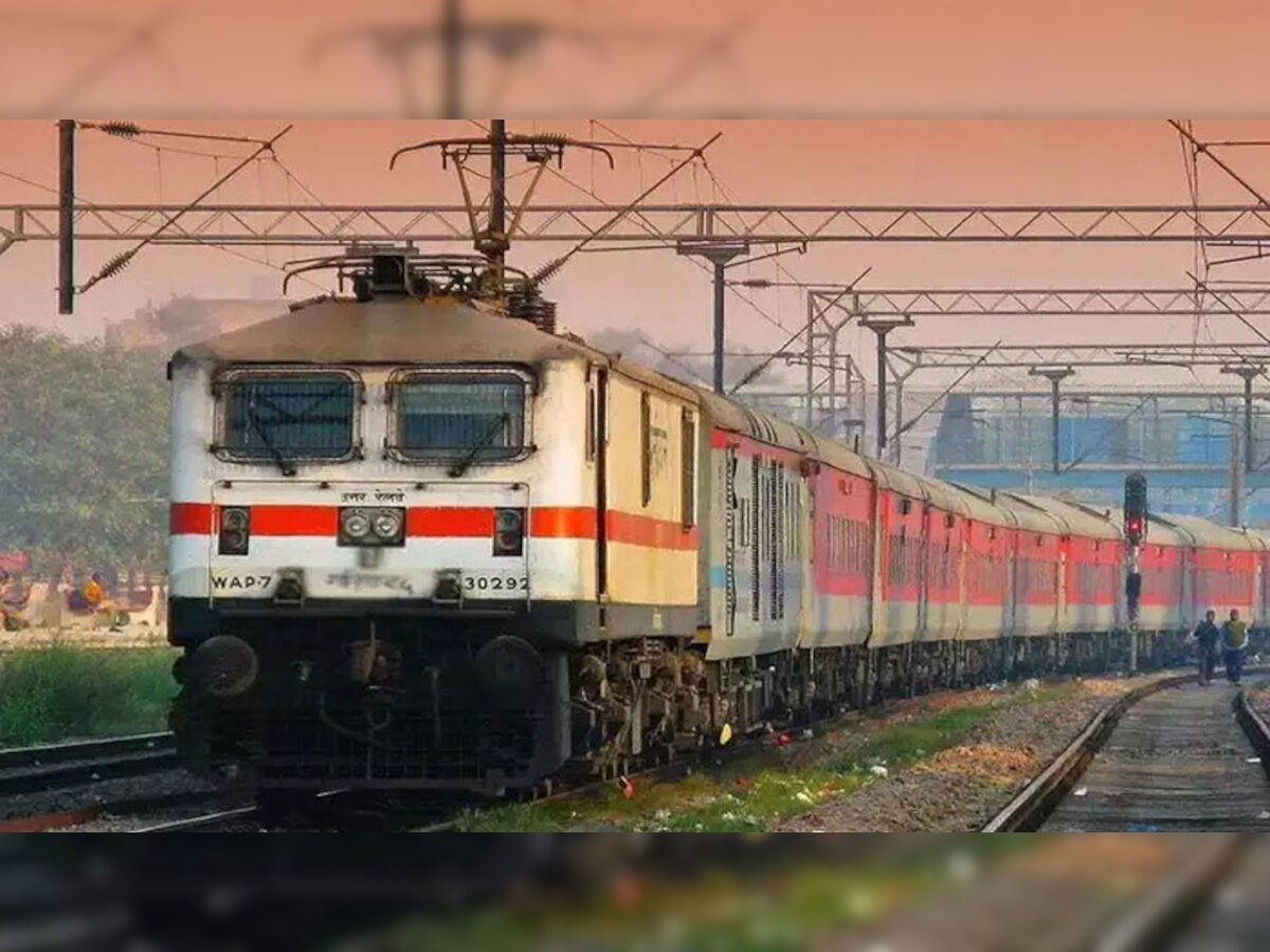 Indian Railways: एक मिनट में इतने लोग ऑनलाइन खरीदते हैं ट्रेन का टिकट, आंकड़ों पर यकीन करना मुश्किल!