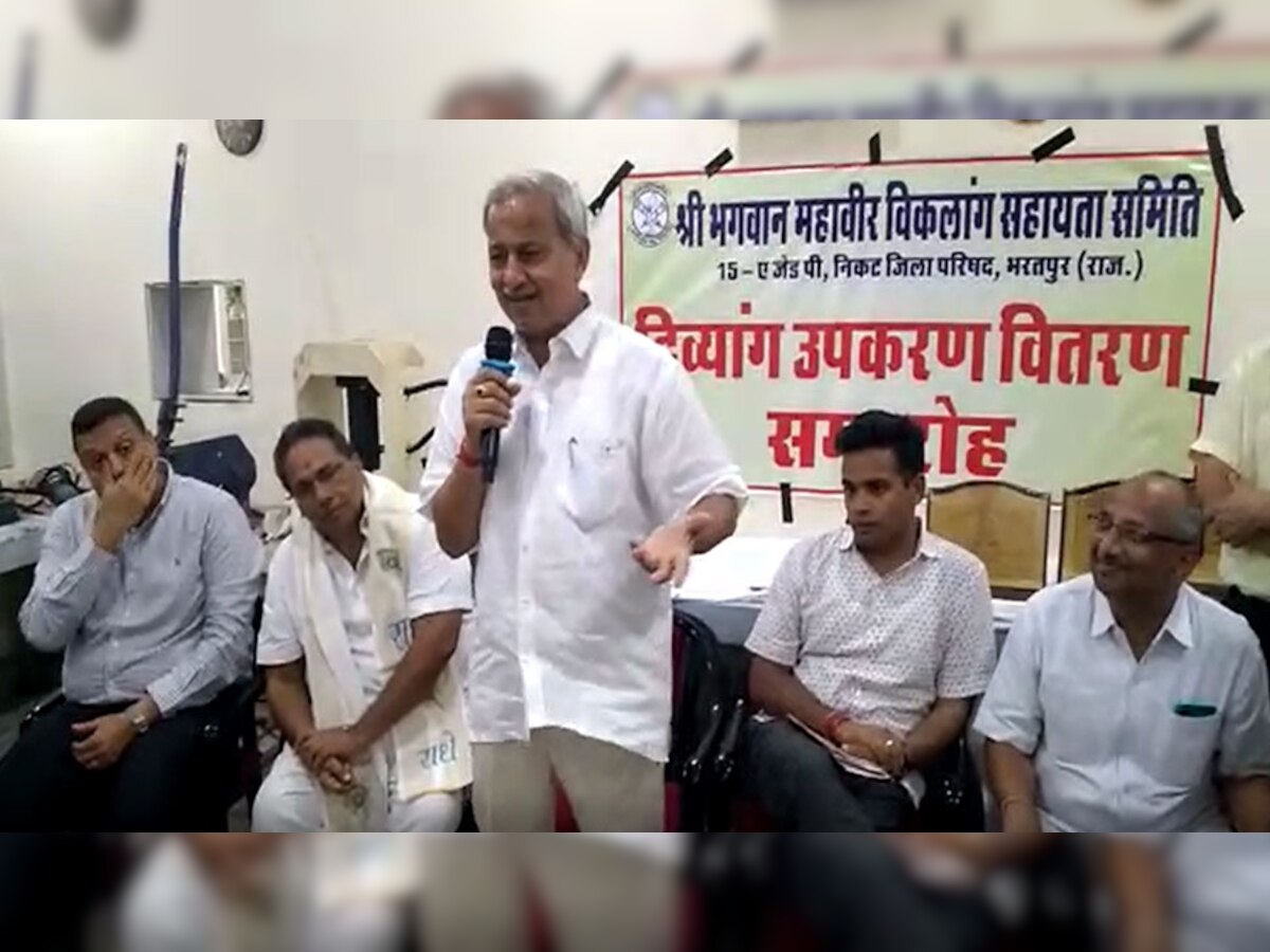 Bharatpur: मंत्री सुभाष गर्ग ने दिव्यांगों को उपकरण किए वितरित