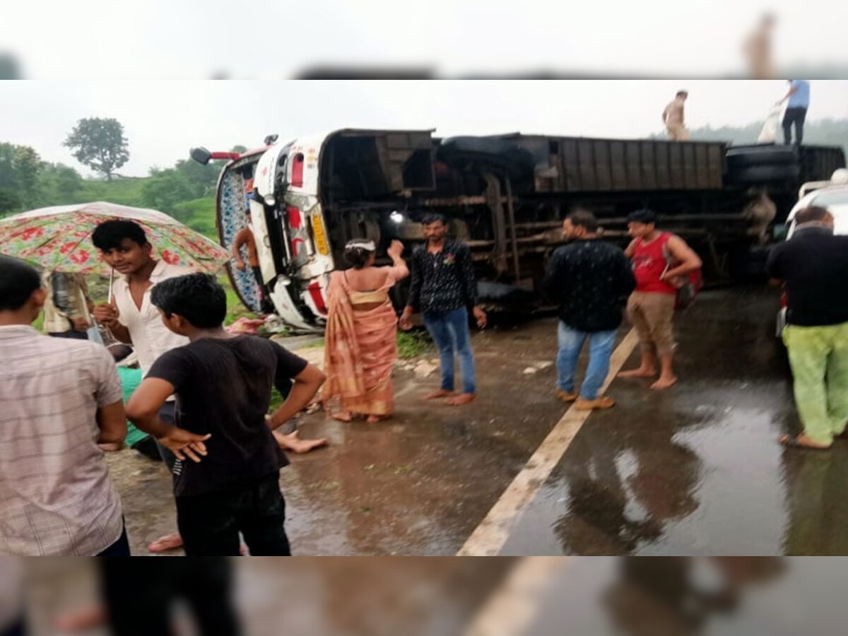 डूंगरपुर: NH-48 पर लेहणा घाटी में यात्रियों से भरी बस पलटी, बालिका समेत 3 की मौत